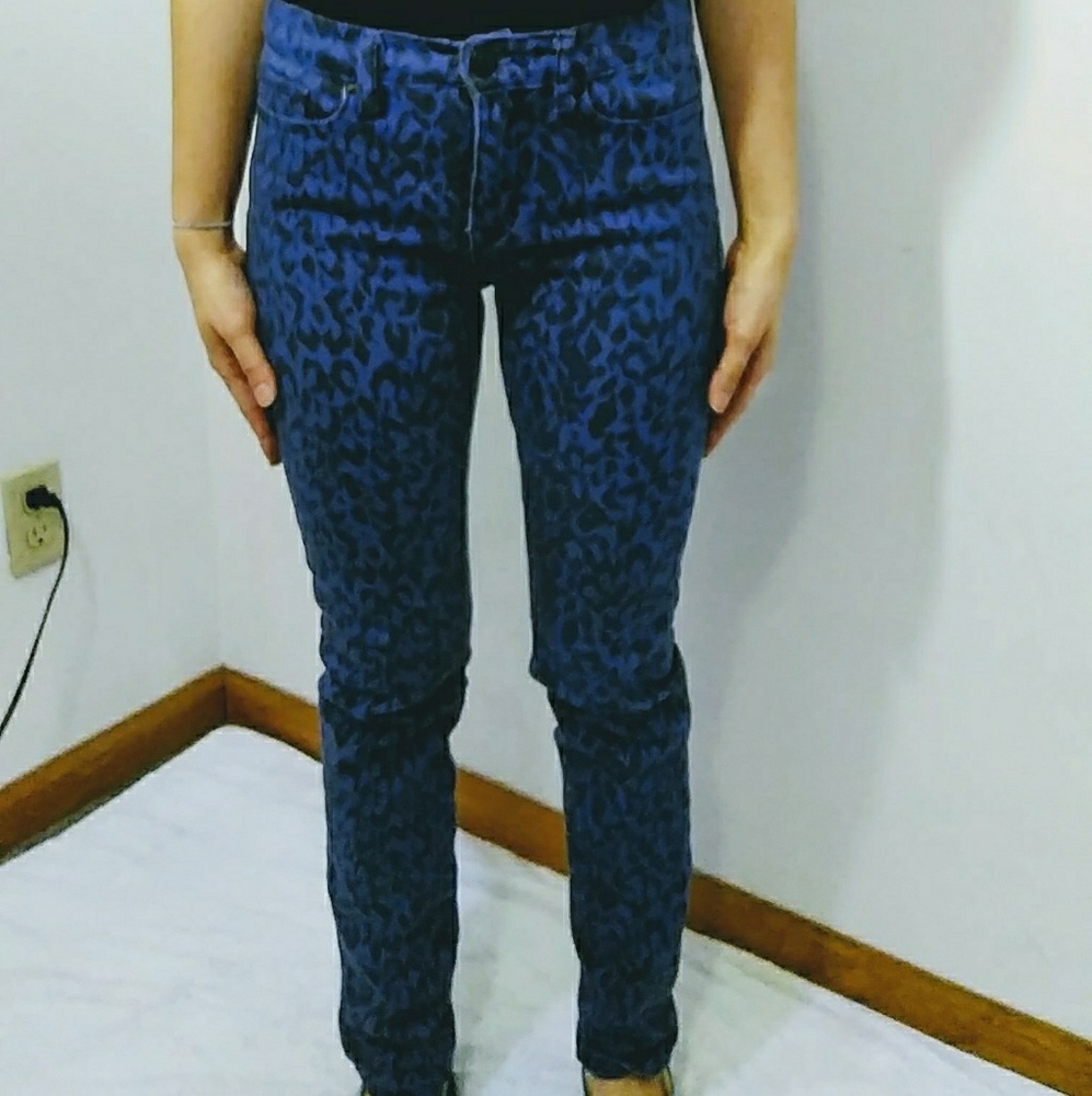 BDG 26W 30L Blue Black Leopard Print Jeans